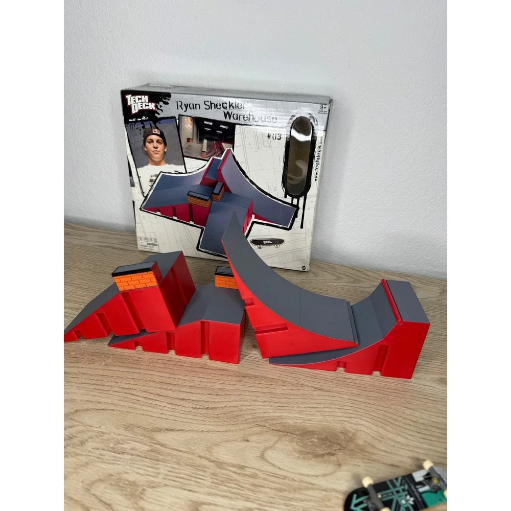 Tech Deck Ryan Sheckler Warehouse Play Set 03 Fingerboard Ramp Vintage 2009 Red